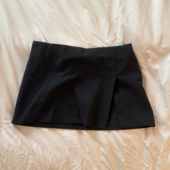 Edikted Dresses & Skirts - Edikted Black Mini Skirt with Slit